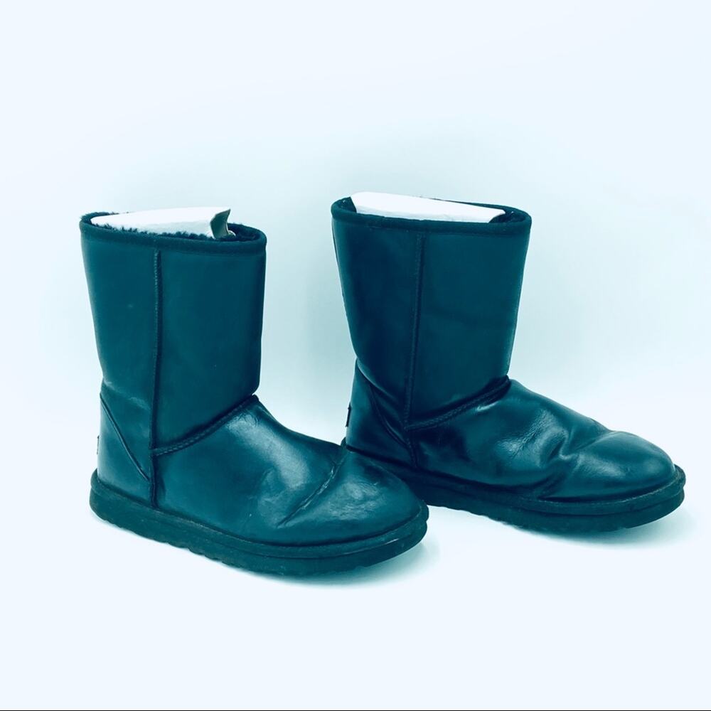 Ugg Women's 8 Classic Tall Boots Black Wax Coating Pull On Leather Fur Lined